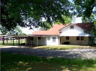 320 W Crockett St, De Kalb, TX 75559