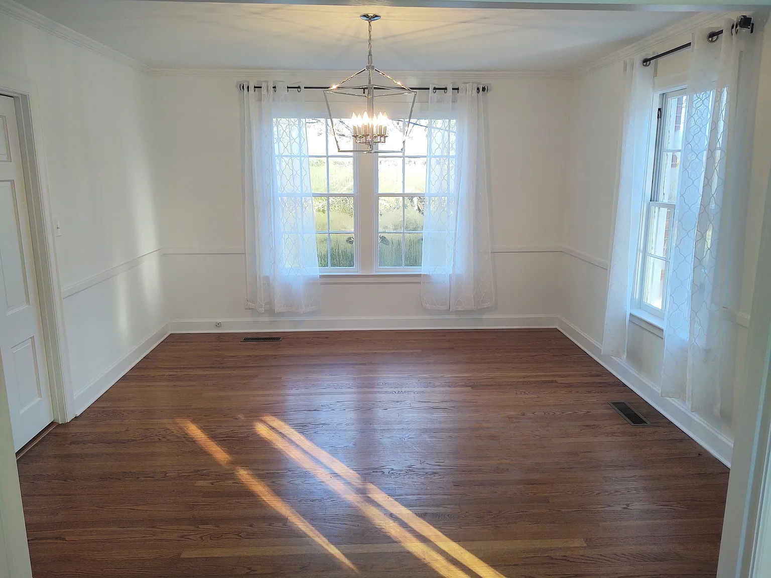 3 bed, 1842 sqft, $2,700 — Photo 3