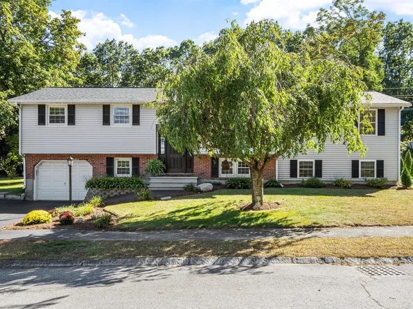 9 Dawn Dr, Chelmsford, MA 01824