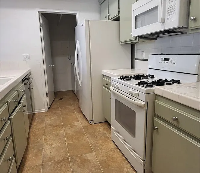2571 Plaza Del Amo #109 — Photo 15