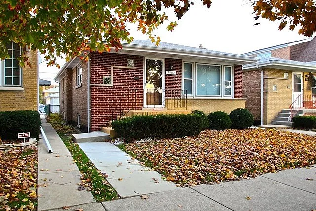5407 S Lorel Ave photo 1