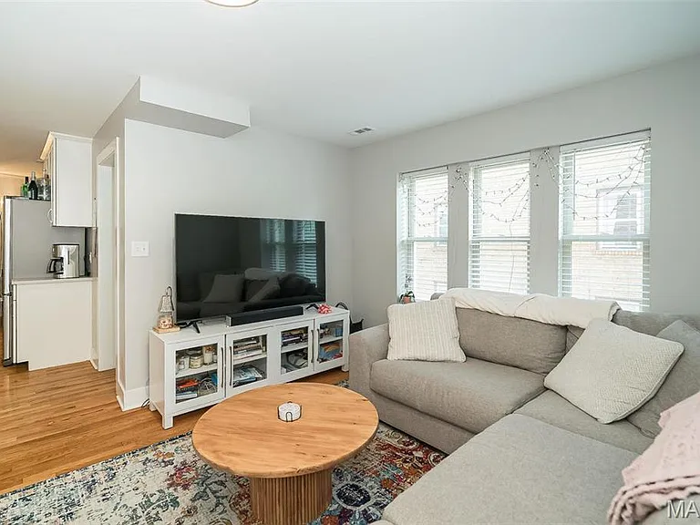 7537 Buckingham Dr — Photo 3