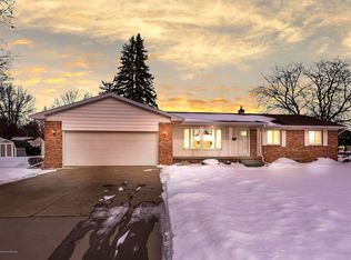 608 Circle Dr, Saint Johns, MI