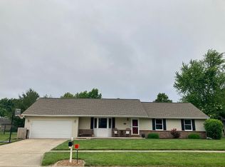 403 Valley Dr, Mahomet, IL 61853