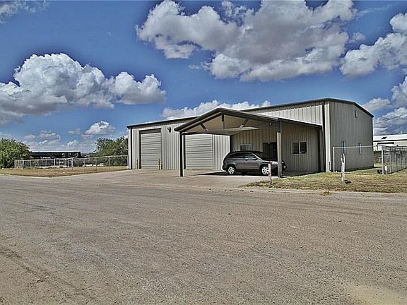 3rd image of 4651 Daniel Dr