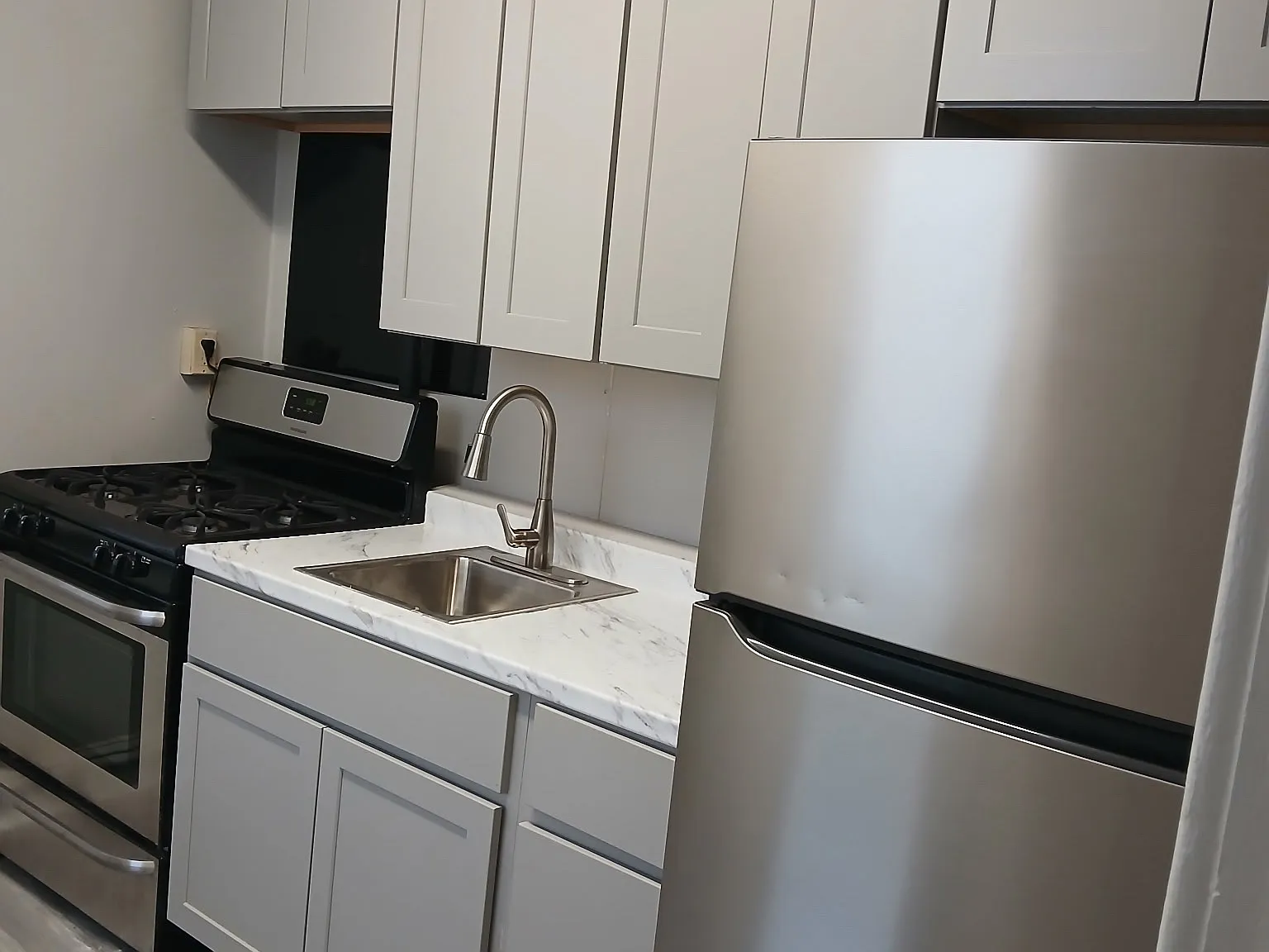 2 bed, $1,200 — Photo 3