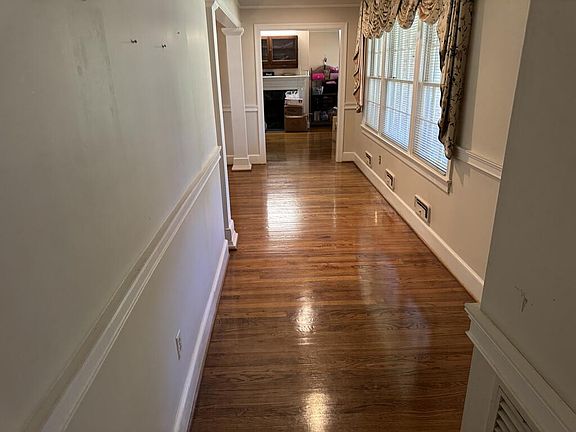 2nd image of 208 Daniel St