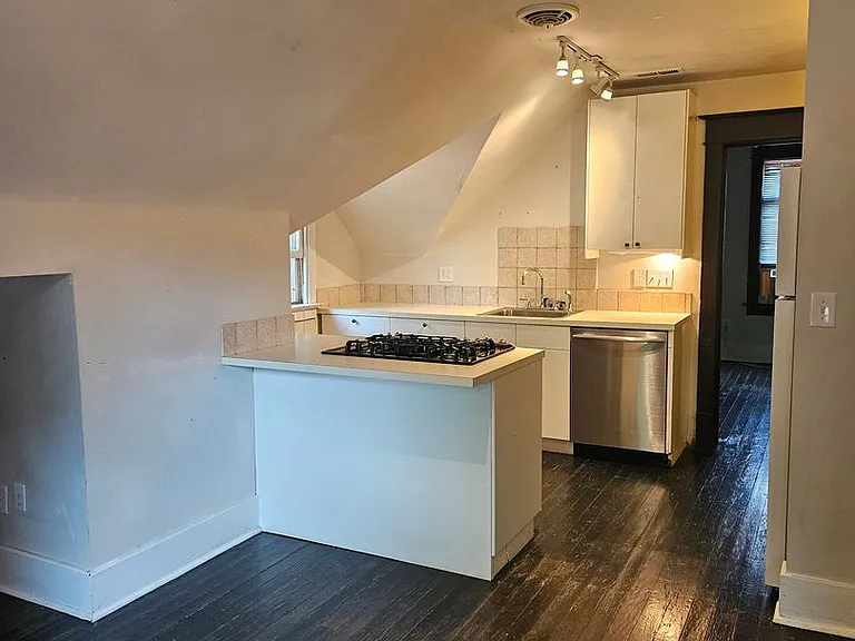318-320 W Myrtle St — Photo 30