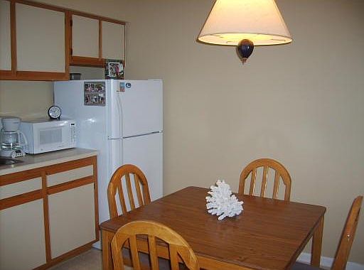 4th image of 32 Ashworth Ave #215
