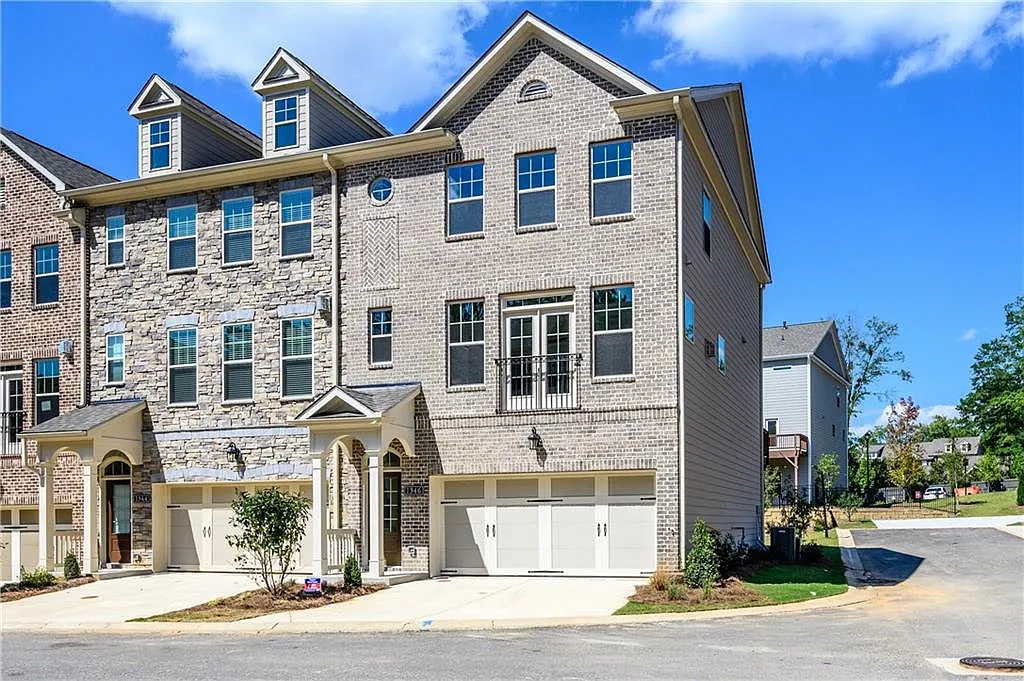 4 bed, 3.5 bath, 2407 sqft, $4,500 — Photo 1