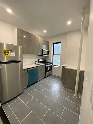 Rented by City Prime Commercial Realty  | media 8