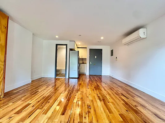 Rented by ERNY LLC | media 33