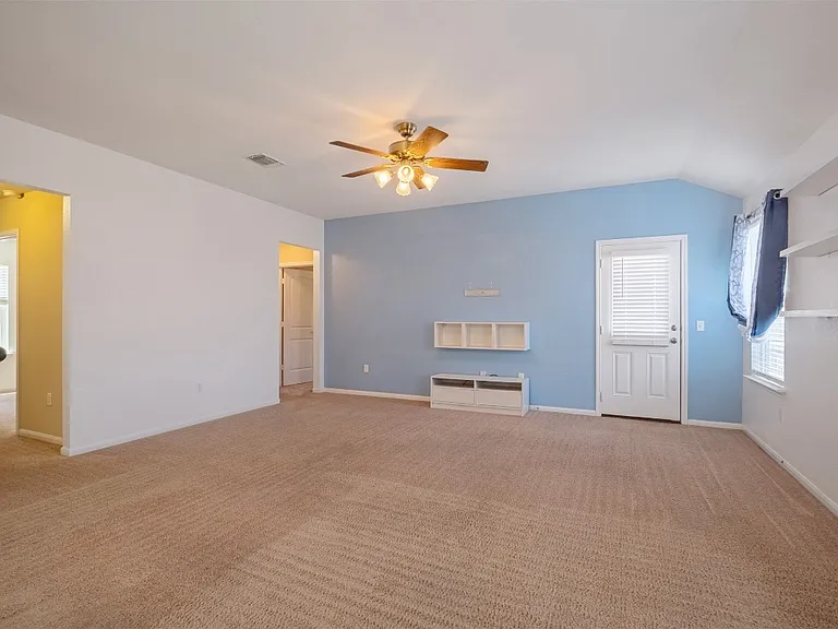 118 Leona River Trl — Photo 36