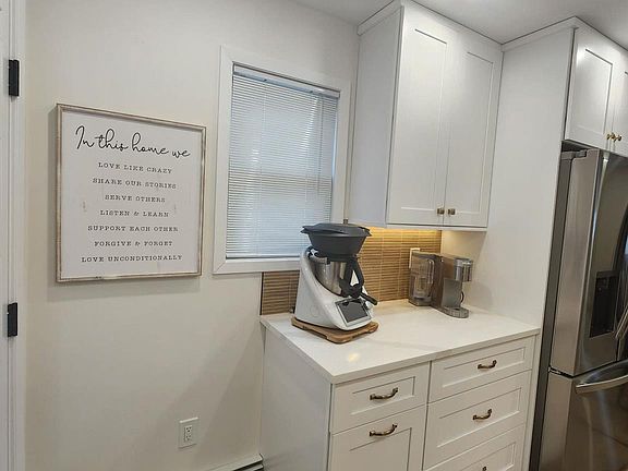 4th image of 46 W Clearwater Road