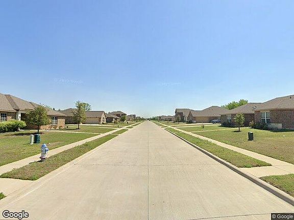 Exterior Neighborhood (street photo)