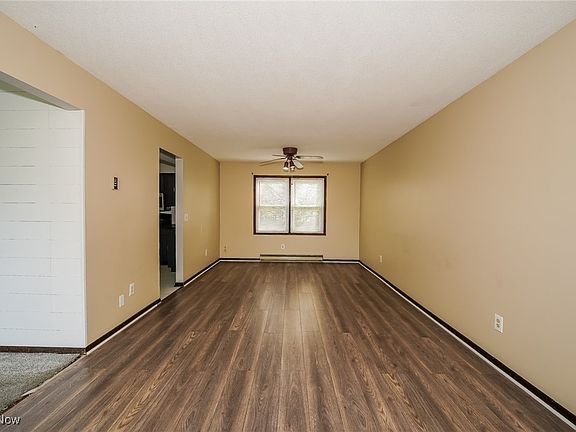5th image of 115 Hilltop Cir