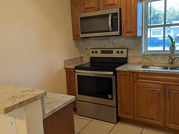 2nd image of 2817 Ashley Dr E #D
