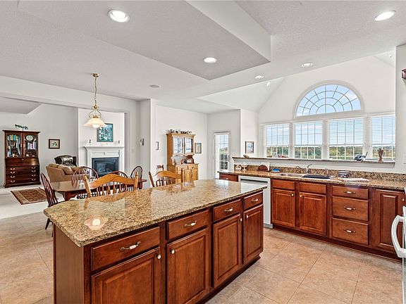 5th image of 251 Molly Dr