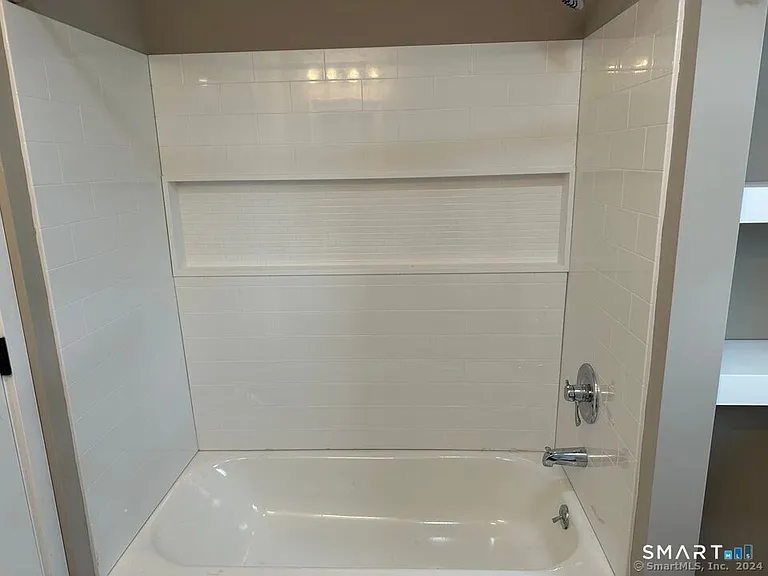44 S Elm St — Photo 13