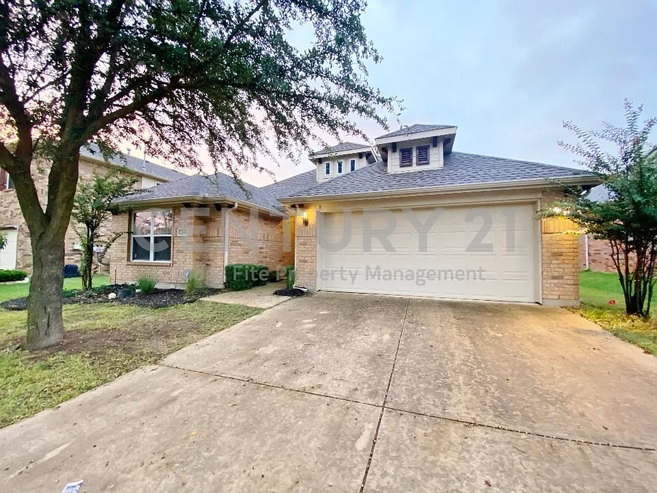 2400 Miranda Pl