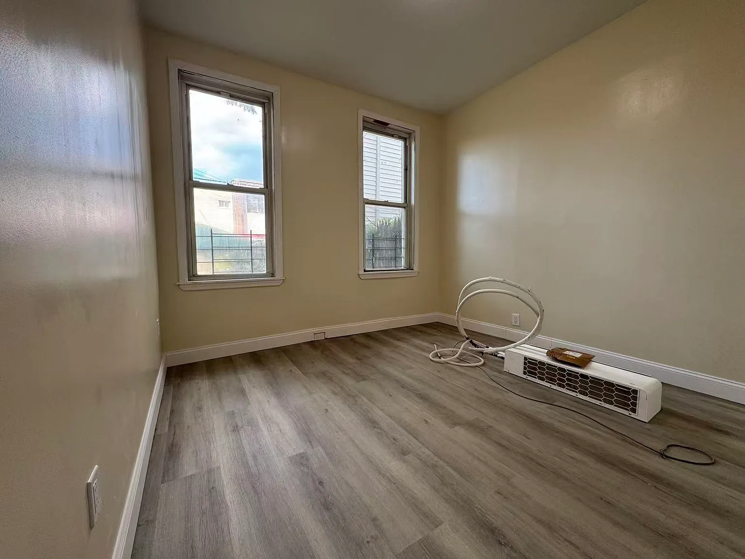 3 bed, 950 sqft, $3,000 — Photo 3