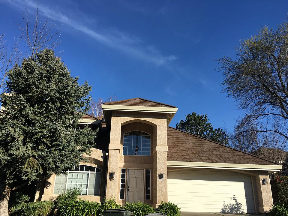 Front entrance with high ceilings