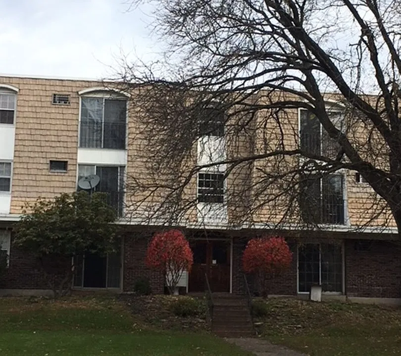 1188 Middle Tpke W