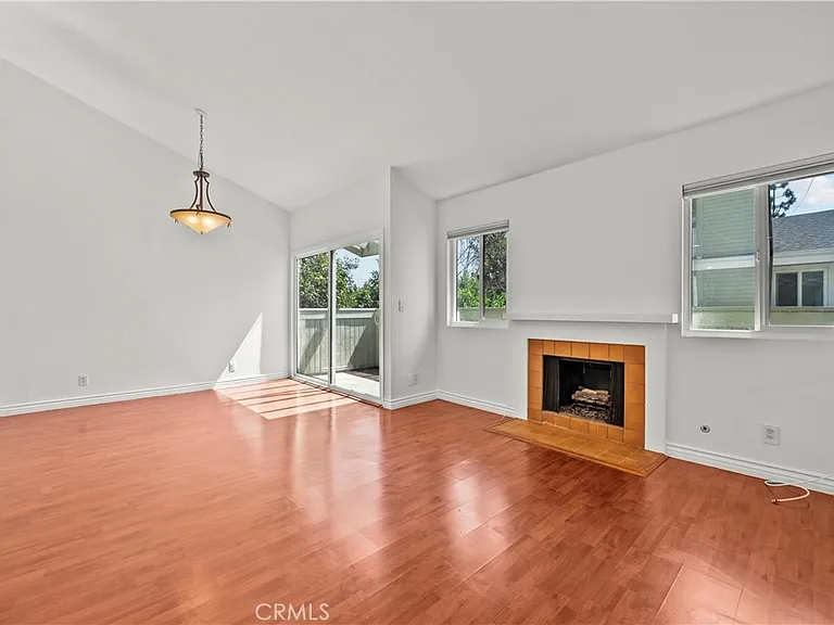 22117 Burbank Blvd #5 — Photo 9