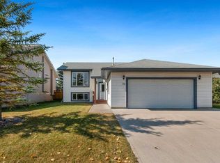 15 E Sierra Rd, Olds, AB T4H 1X4
