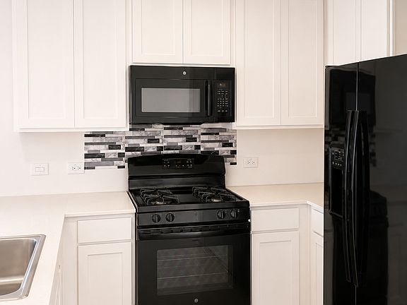 4th image of 14073 Ladbroke St