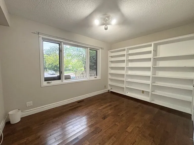 68 Harold Ct #5 — Photo 12