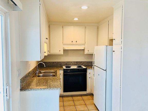 5th image of 3975 Arizona St APT 5