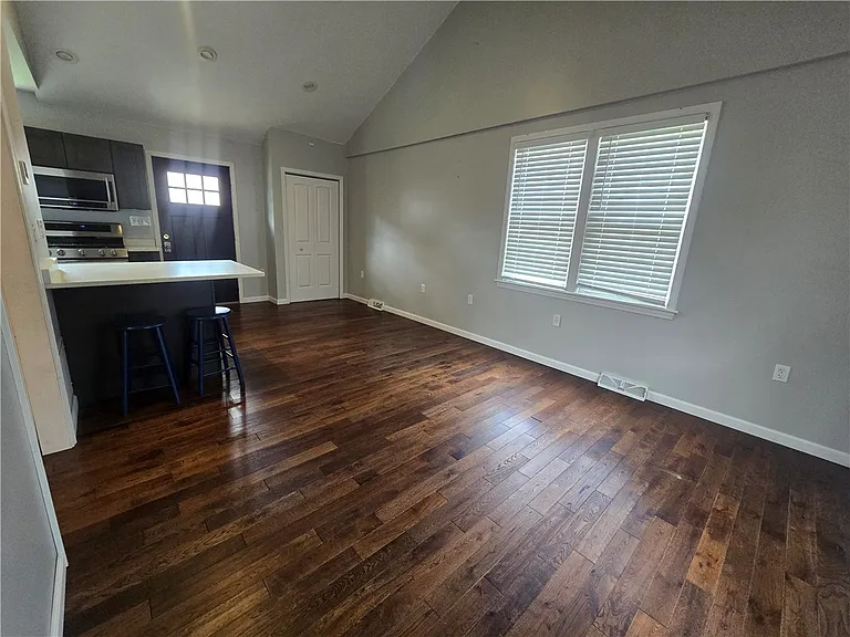 3025 Hazelhurst Ave — Photo 9