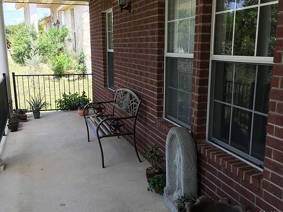 3rd image of 315 Deer Cross Ln