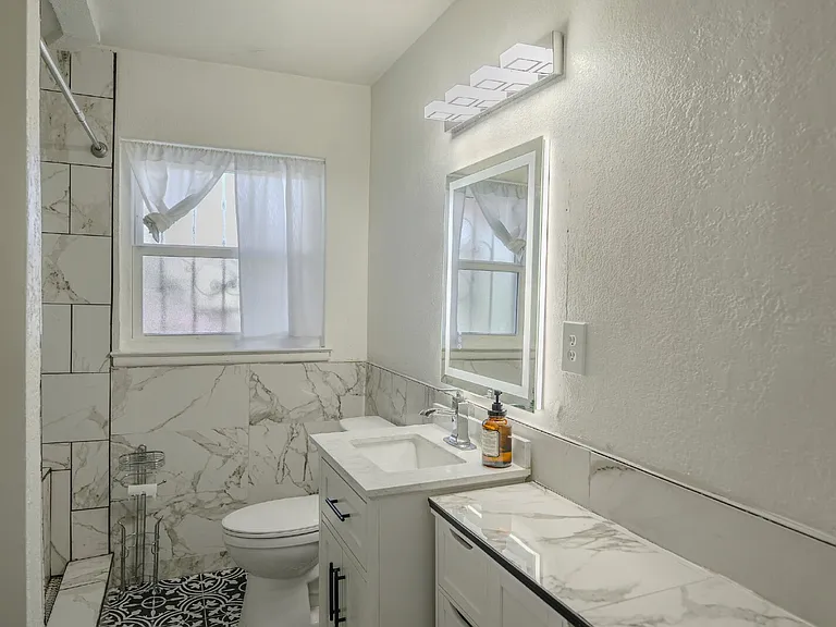 2622 W Summit Ave — Photo 19