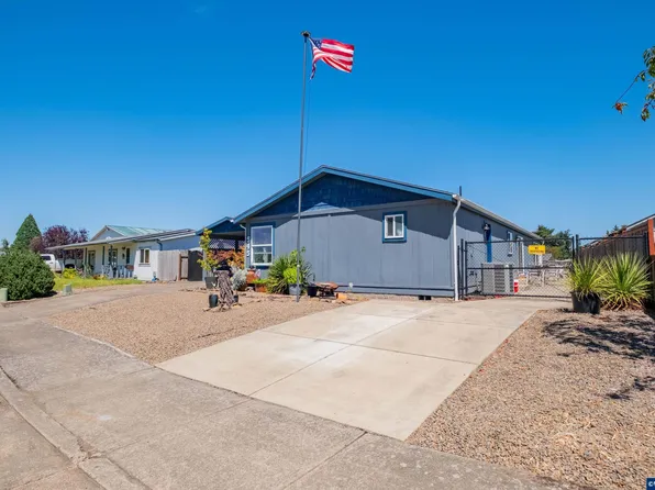 545 W Airway Rd, Lebanon, OR 97355