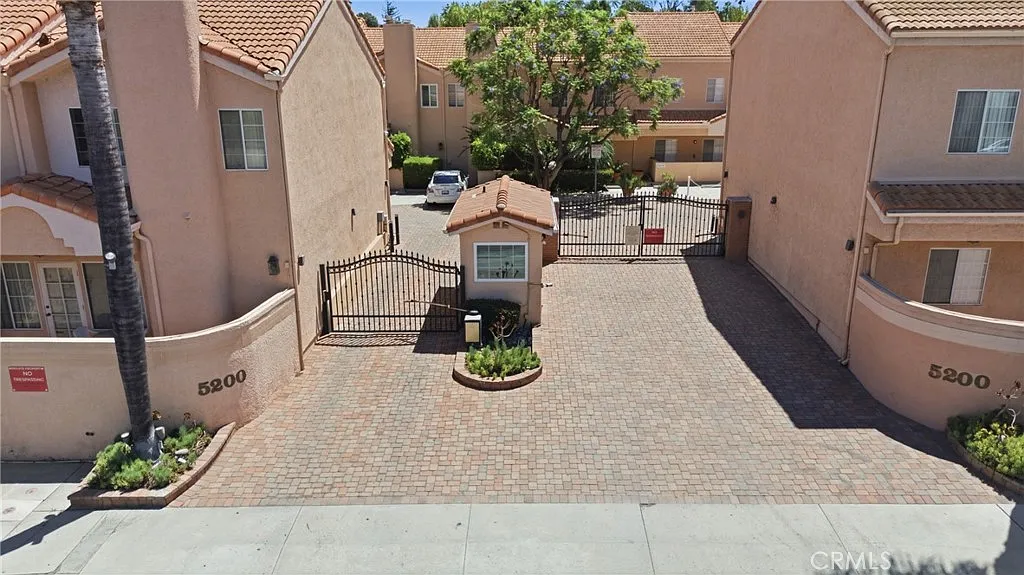 2 bed, 1633 sqft, $4,500 — Photo 1