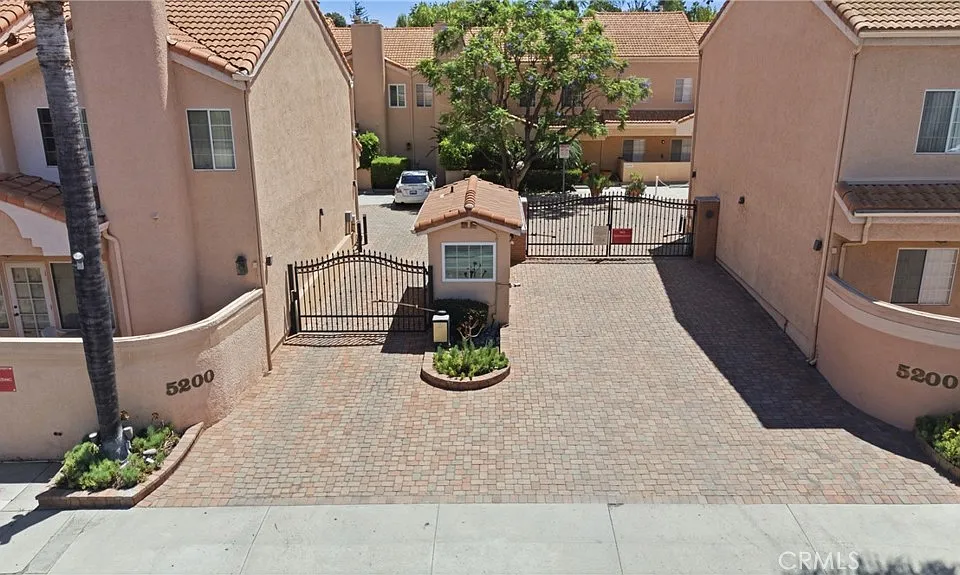 5200 White Oak Ave #36