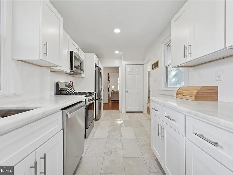 232 Forrest Ave — Photo 8