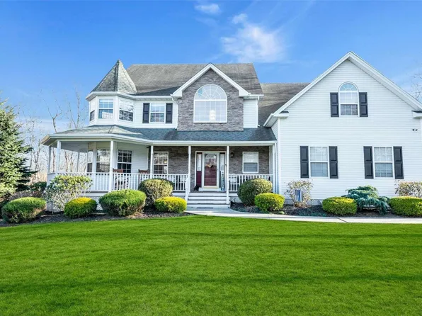 2 Oak Ridge Court, Manorville, NY 11949