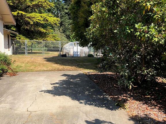 3rd image of 106 Boyden Ln