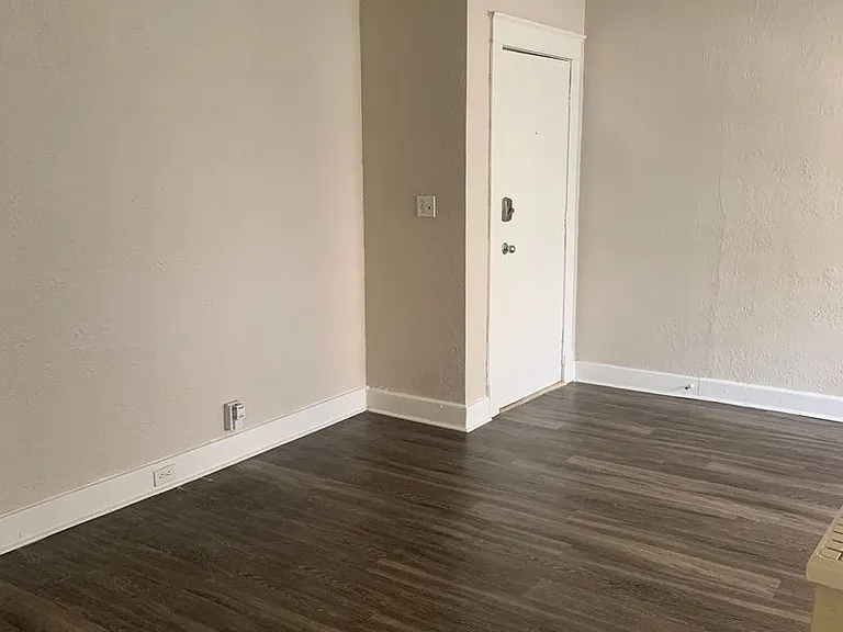 4111-4113 Walnut St — Photo 3