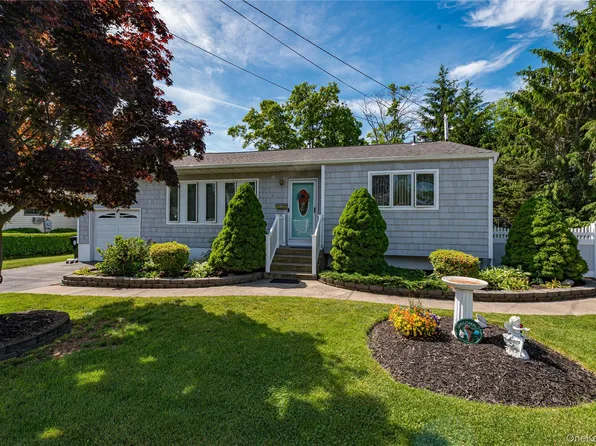 6 45th Street, Islip, NY 11751