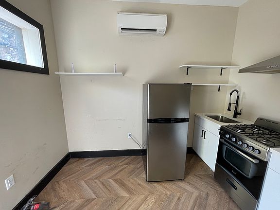 2nd image of 283 Monticello Ave #G