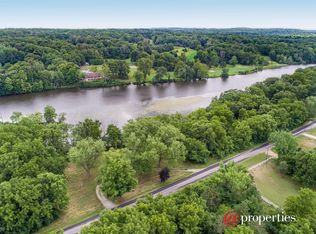 2828 E Riverside Rd, Buchanan, MI 49107