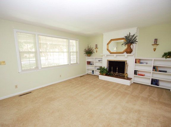 3rd image of 14 Rosemary Dr