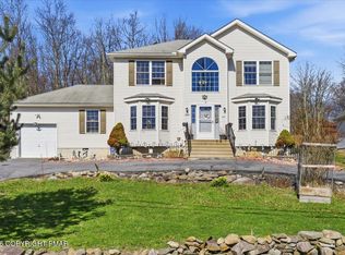 4373 Pine Ridge Dr E, Bushkill, PA 18324