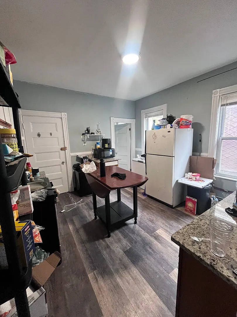 Available 9/1/2027 Spacious 5-bedroom, 2-bathroom apartment at 36 Cherokee St in Mission Hill wit... — Photo 3