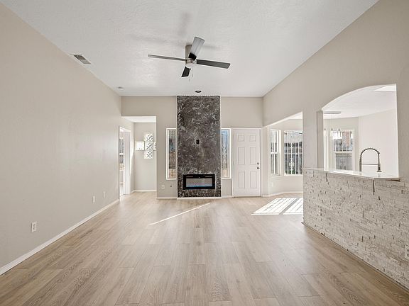 5th image of 2928 Corona Dr NW