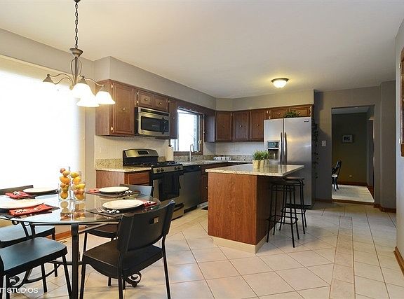 4th image of 740 W Kingsbury Dr